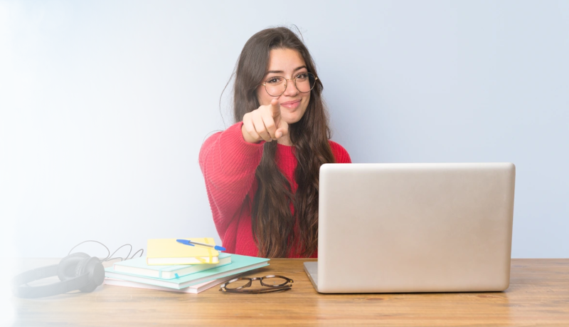 Mulher representando trabalho e estudos